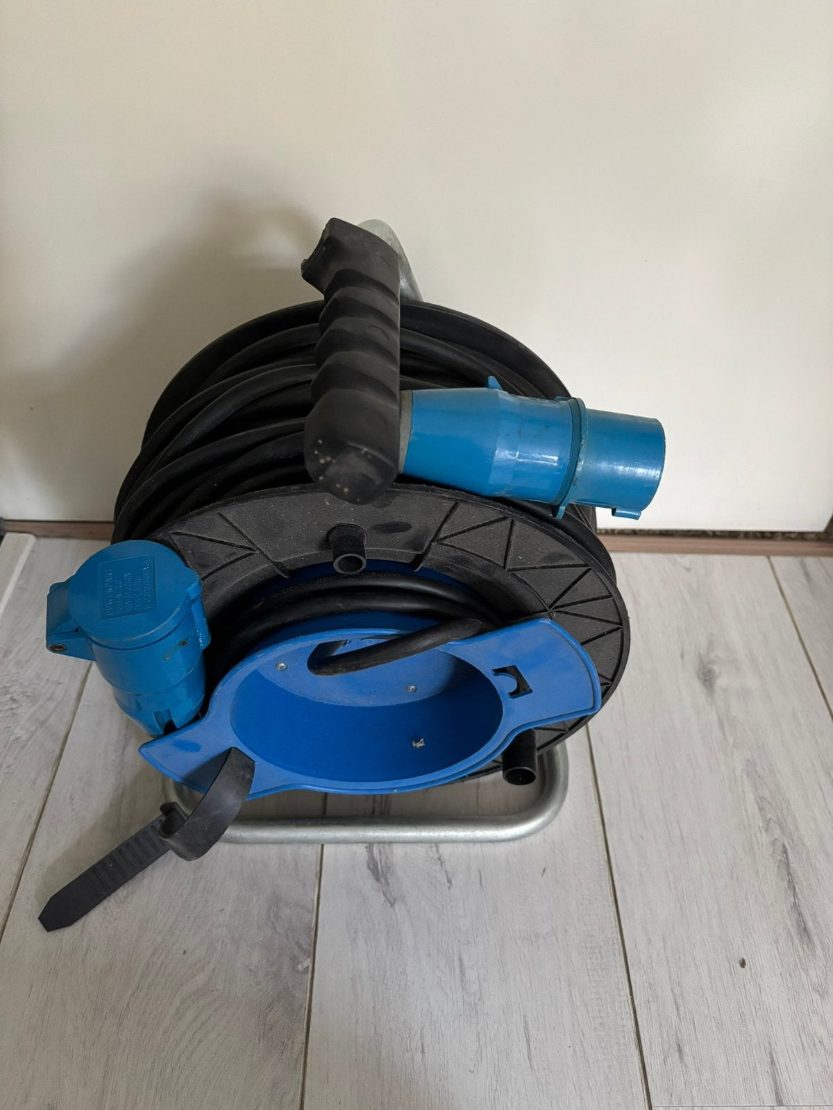 CEE Verlengsnoer / Campingkabel 230V + Verloopstekker (16A), Ophalen of Verzenden, Zo goed als nieuw
