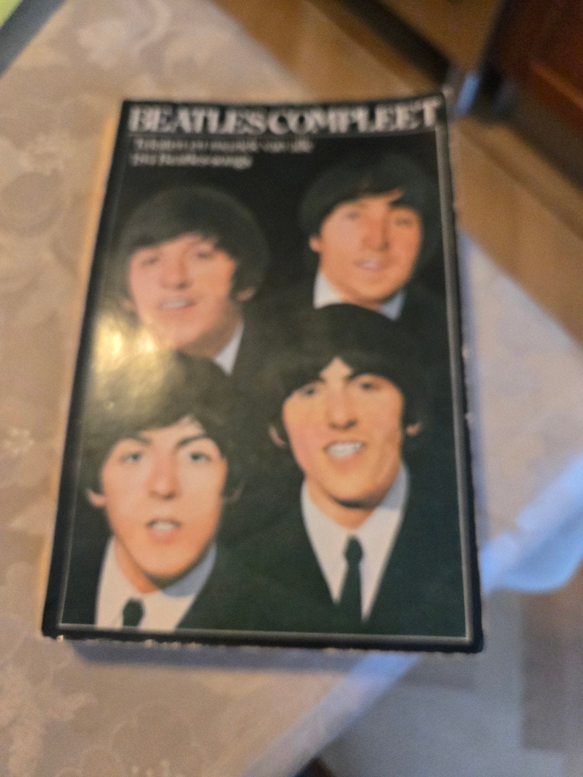 Beatles Compleet: Teksten en Muziek (rug beschadigd), Boeken, Ophalen of Verzenden, Gelezen, Artiest, The Beatles