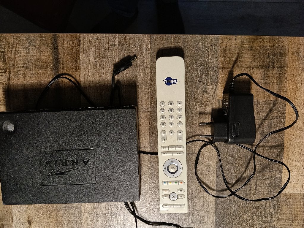 Arris VIP2952 V2 Decoder met afstandsbediening, Ophalen of Verzenden, Gebruikt, Decoder
