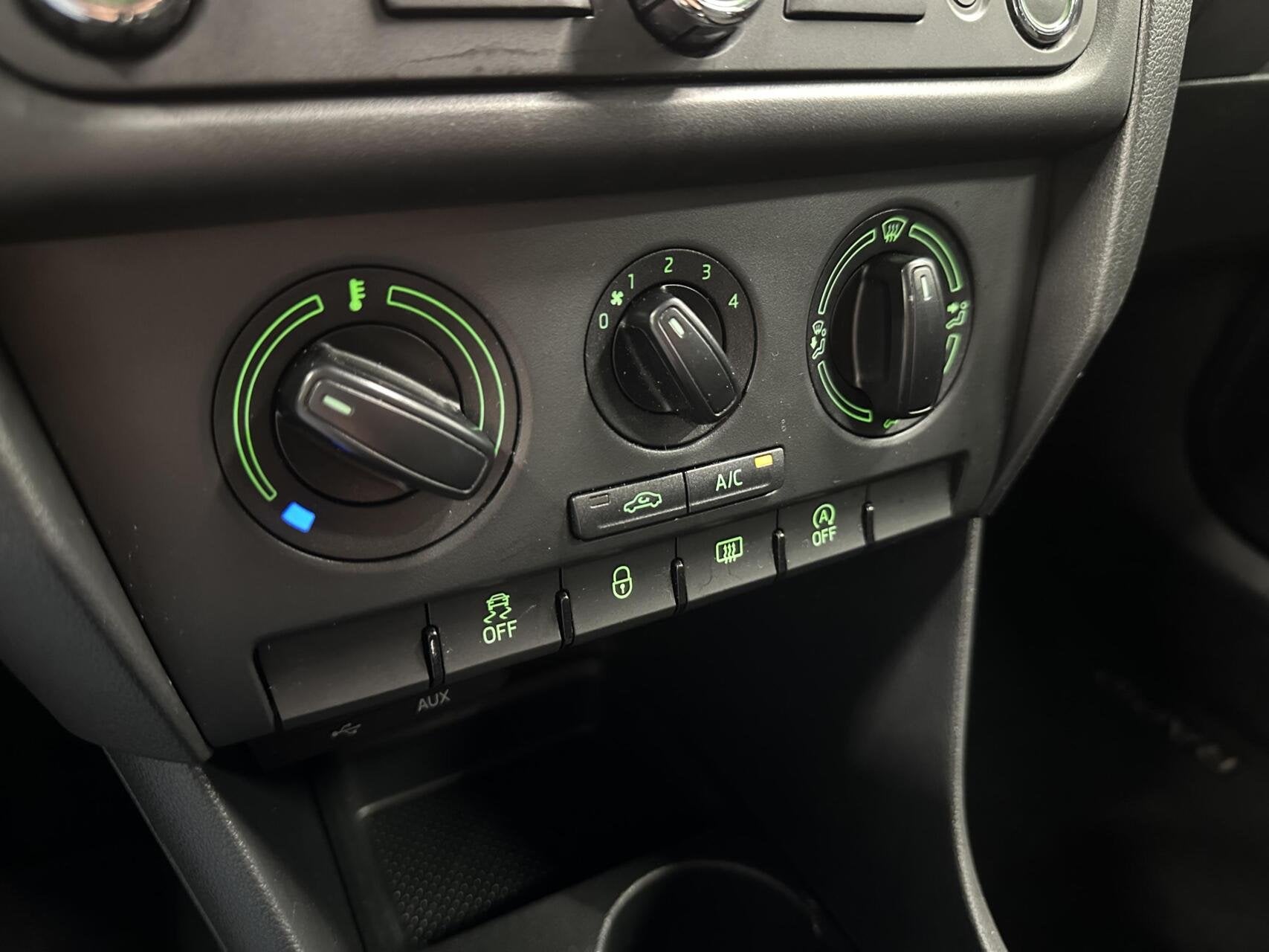 Foto 39 van Skoda Rapid 1.2 TSI Greentech Active AIRCO NAVI CRUISE LM 71