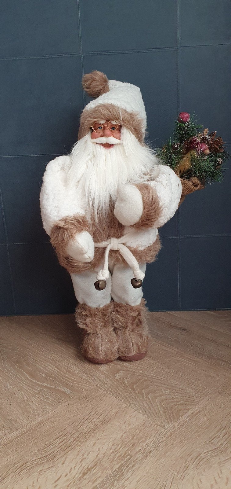 Kerstman pop creme bruin met zak kado's, Diversen, Kerst, Ophalen of Verzenden