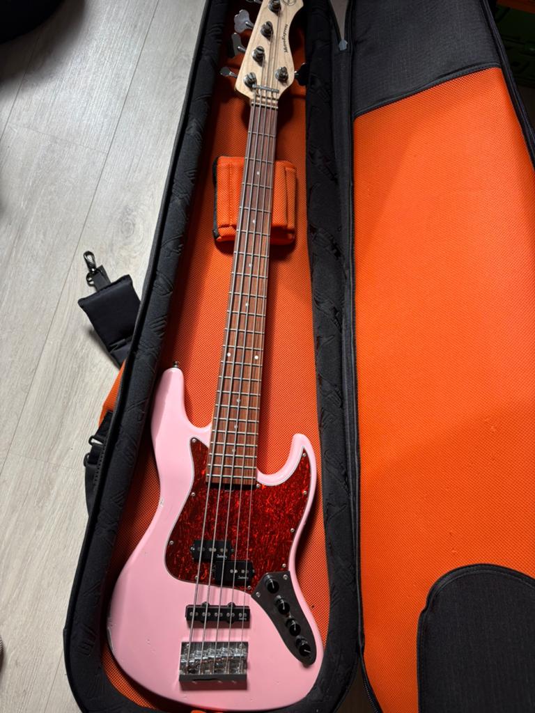 Sadowsky Metroexpress Hybrid PJ 5 shell pink nitrolak, Muziek en Instrumenten, Snaarinstrumenten | Gitaren | Bas, Ophalen of Verzenden