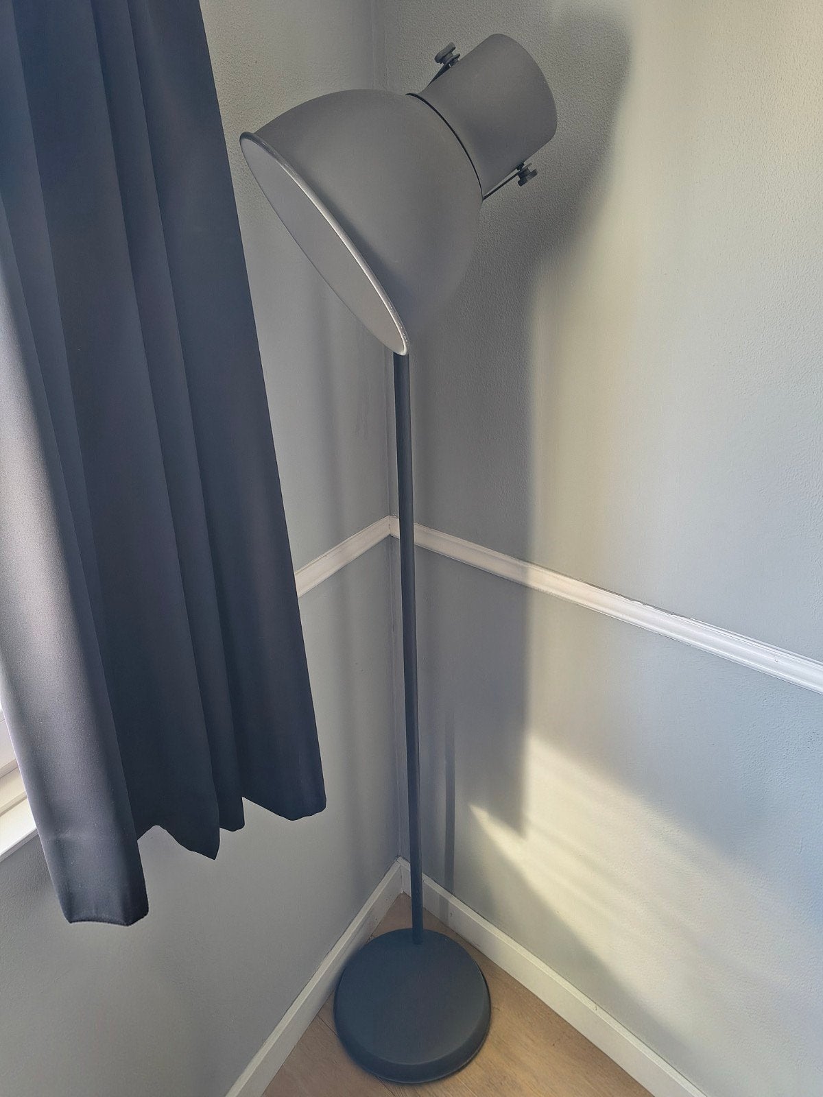 Industriële staande lamp met voetschakelaar, Huis en Inrichting, Lampen | Vloerlampen, 150 tot 200 cm, Ophalen