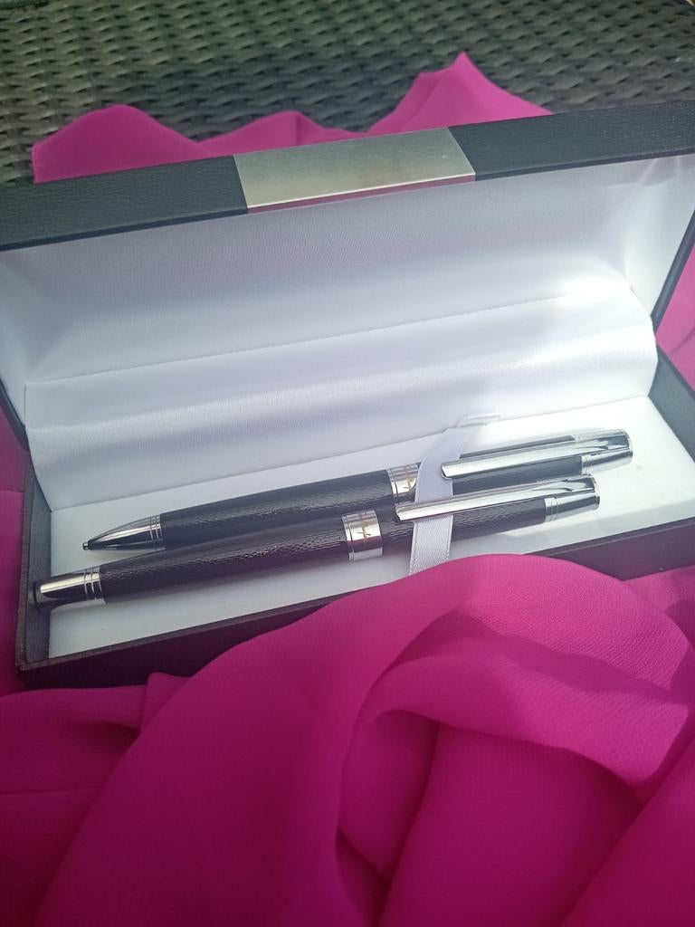 Thierry Mugler Pen & Potlood Set Met Etui, Verzamelen, Overige merken, Pennenset, Met doosje, Ophalen of Verzenden