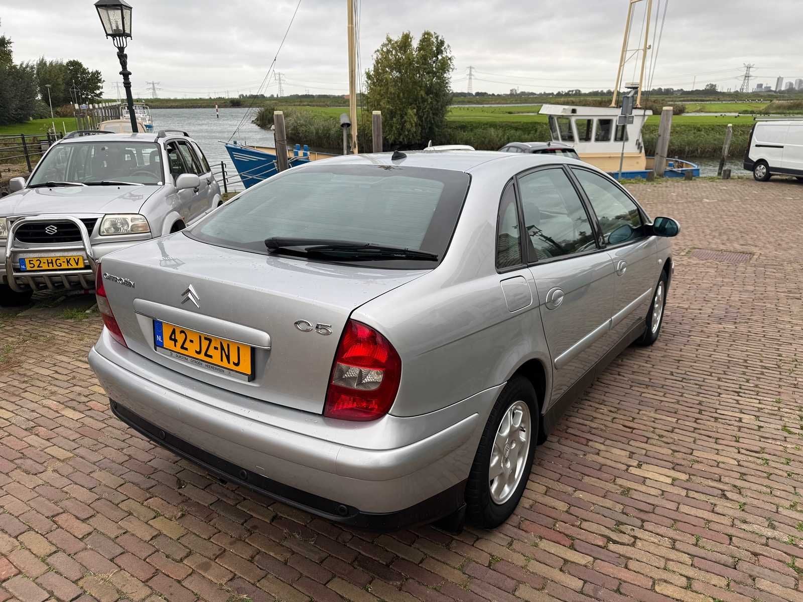 Citroen C5 2.0-16V Exclusive Automaat 42-JZ-NJ, Auto's, Gebruikt, 4 cilinders, 700 kg, Origineel Nederlands