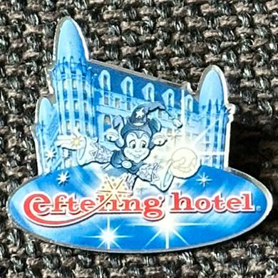 Efteling pin Hotel, Ophalen of Verzenden, Zo goed als nieuw, Button of Speldje