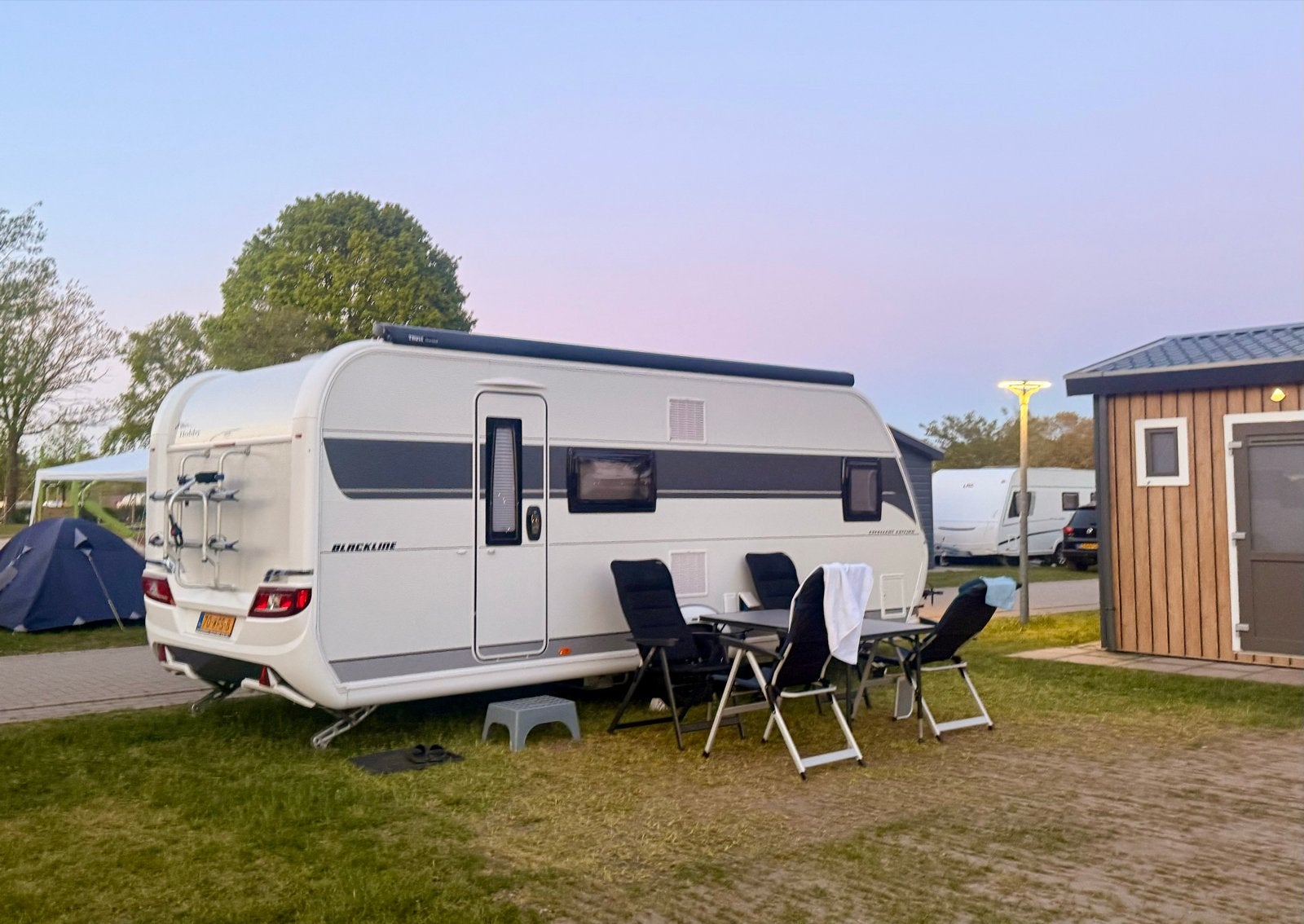 LUXE!! Hobby 560 KMFe Excellent Edition - Black Line - 2022, Hobby, 7 tot 8 meter, Treinzit, Particulier