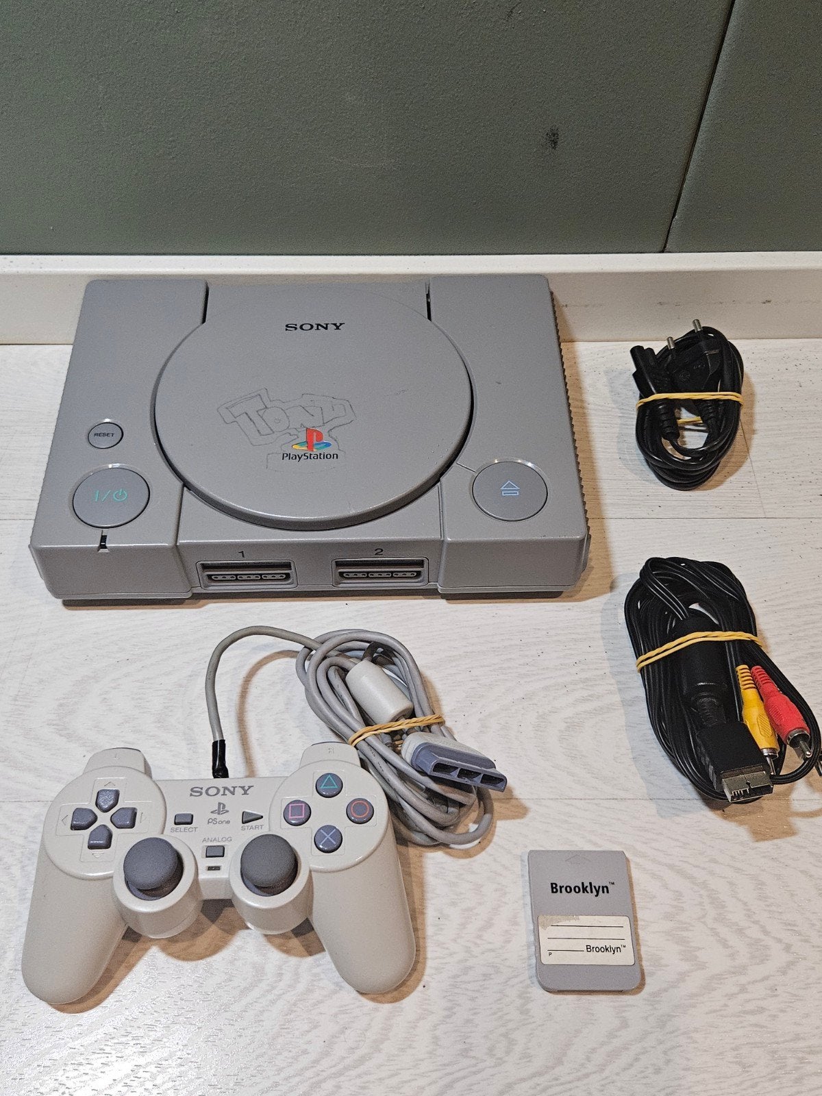 Sony PlayStation 1, Ophalen of Verzenden, Zo goed als nieuw, Met 1 controller, Met geheugenkaart