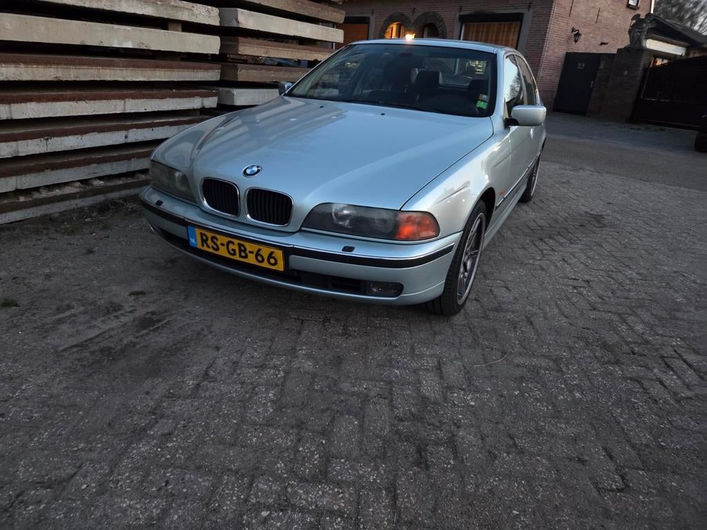 Bmw 528i 1997 e39 Automaat!! €2250.- Dit weekend ophalen, Auto's, BMW, Automaat, Achterwielaandrijving, 2000 kg, 1445 kg