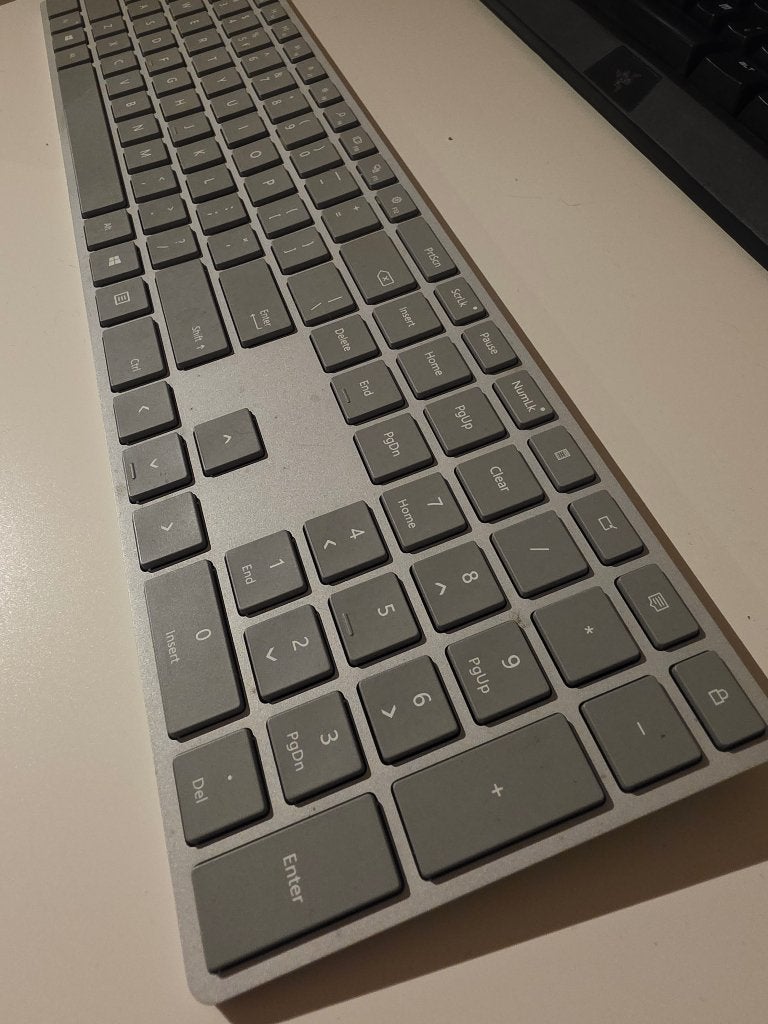Microsoft Surface Draadloos (QWERTY)toetsenbord, Computers en Software, Toetsenborden, Ophalen, Microsoft Surface, Draadloos, Qwerty