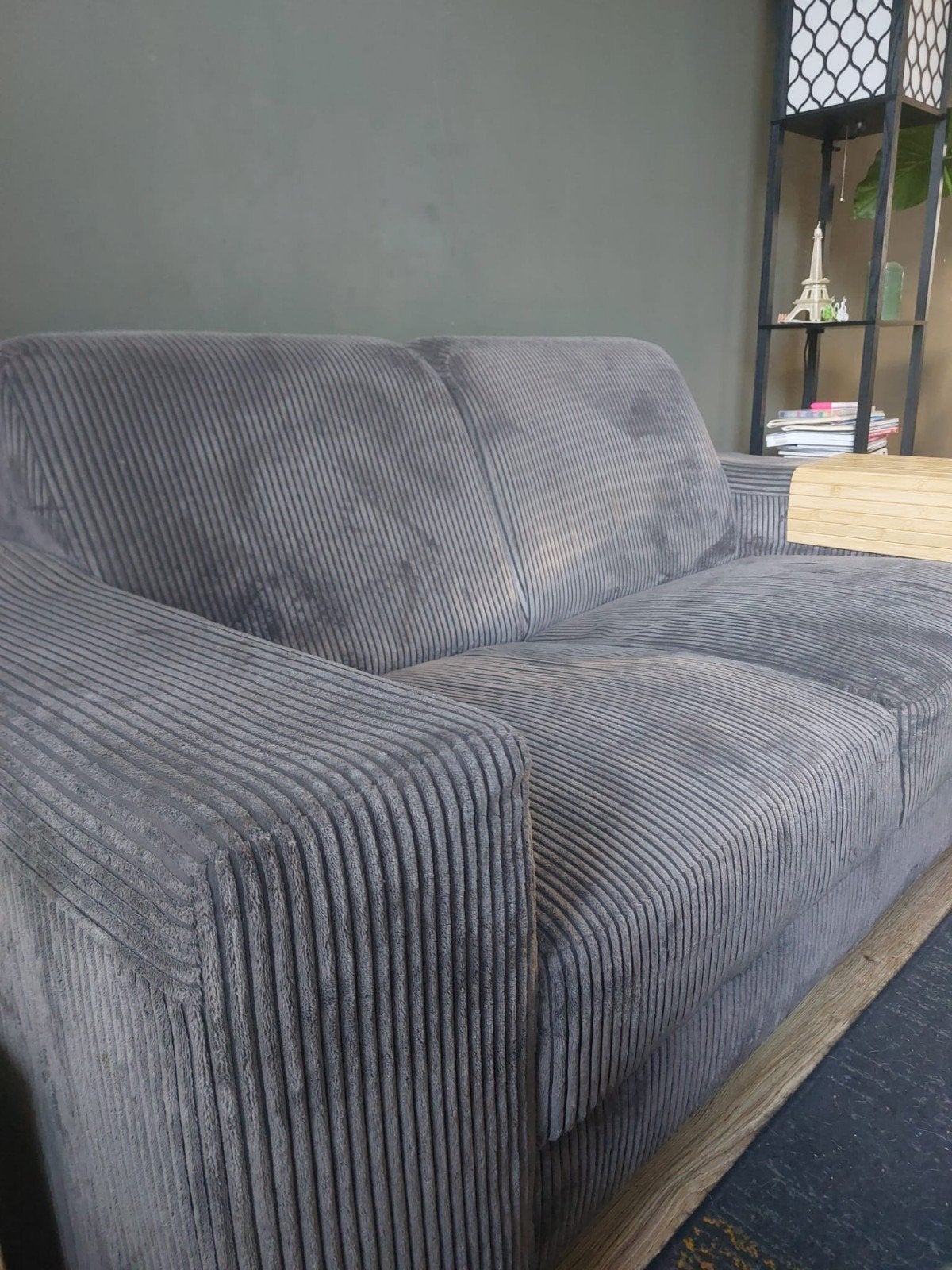 Grijze ribstof bank - Zo goed als nieuw, Modern, Comfortabel, 150 tot 200 cm, Driepersoons, 75 tot 100 cm