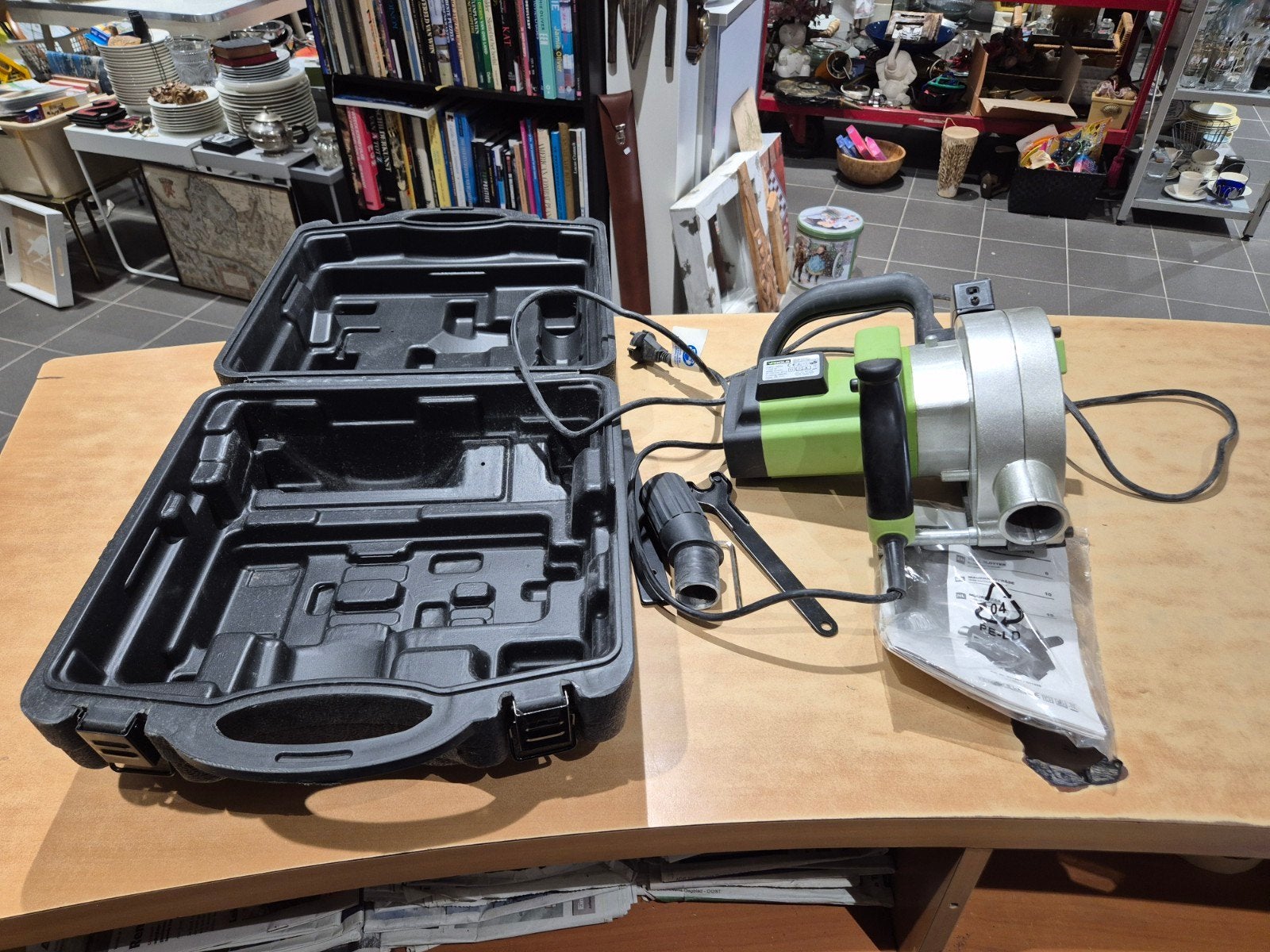 Vtools muurfrees 1700 w in koffer, Doe-het-zelf en Verbouw, Gereedschap | Freesmachines, Onbekend, Muurfrees, Ophalen of Verzenden