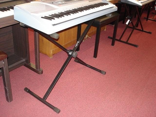 Standaards en ophanghaken bij Muziek Center Roosendaal, Muziek en Instrumenten, Ophalen of Verzenden, Nieuw, Instrumentstandaard