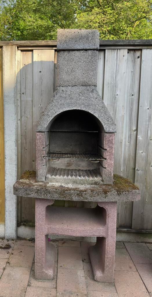 Gratis Betonnen BBQ, Ophalen, Zo goed als nieuw
