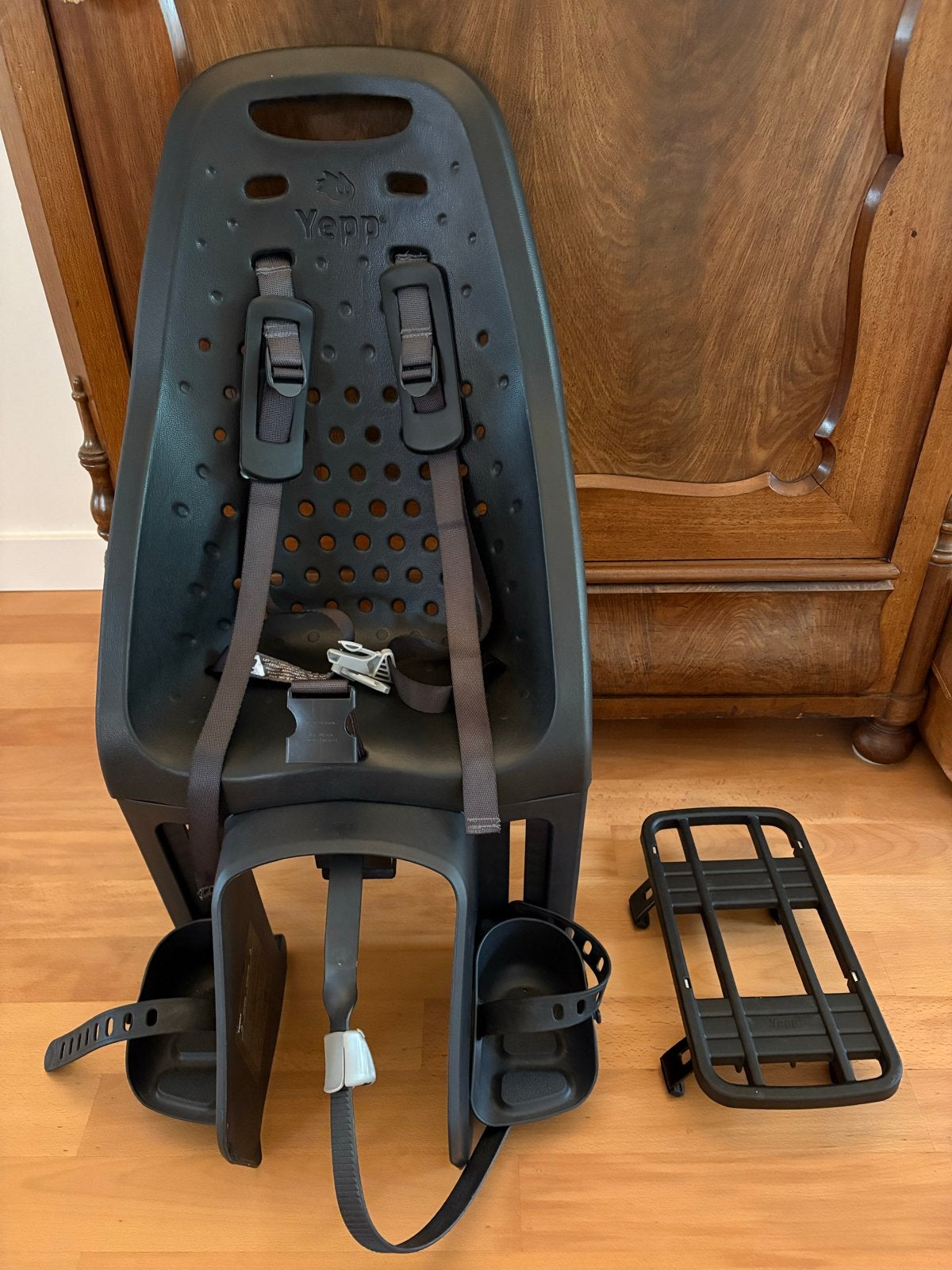 Yepp Fietsstoeltje Achterzitje - Zwart met adapter, Ophalen, Achterzitje, 9 t/m 36 kg, Gebruikt