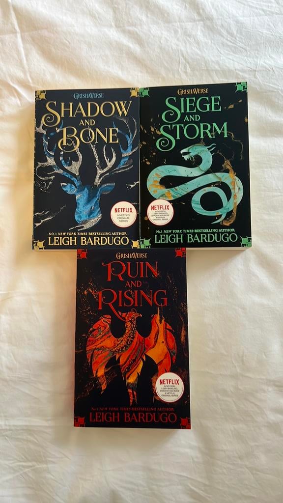 Shadow and Bone Trilogy, Ophalen of Verzenden, Zo goed als nieuw