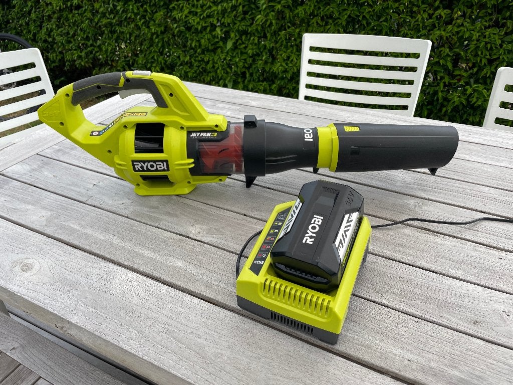 Te Koop zo goed als nieuw Ryobi 36V bladblazer met accu, Ophalen, Handgedragen, Zo goed als nieuw, Ryobi