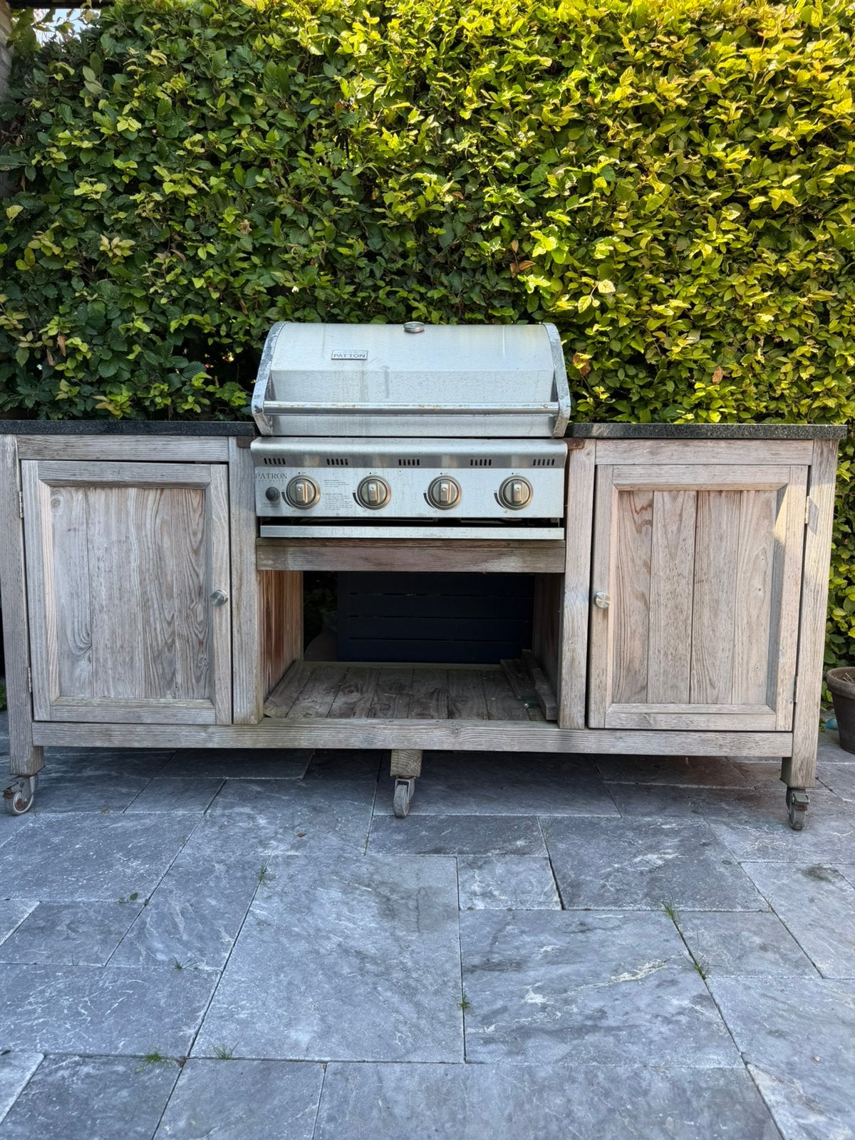BBQ grill op gas met 4 pitten en gasfles (gratis af te halen, Ophalen of Verzenden, Gebruikt