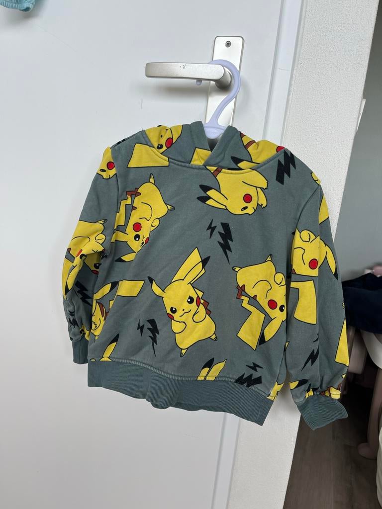 Leuke Pikachu hoodie maat 98/104, Ophalen of Verzenden, Zo goed als nieuw, Jongen, Trui of Vest