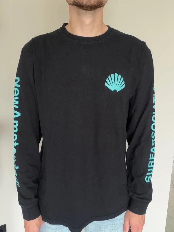 New Amsterdam Surf Association longsleeve M, Kleding | Heren, T-shirts, Verzenden, Zo goed als nieuw, Maat 48/50 (M)