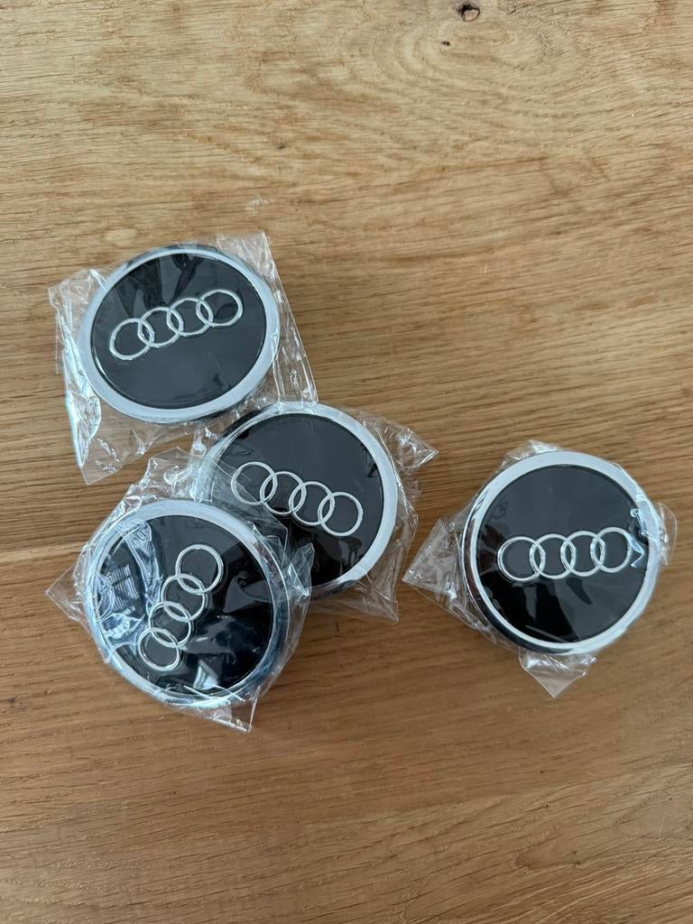 Audi wieldoppen naafdoppen, Auto diversen, Wieldoppen, Ophalen of Verzenden, Zo goed als nieuw