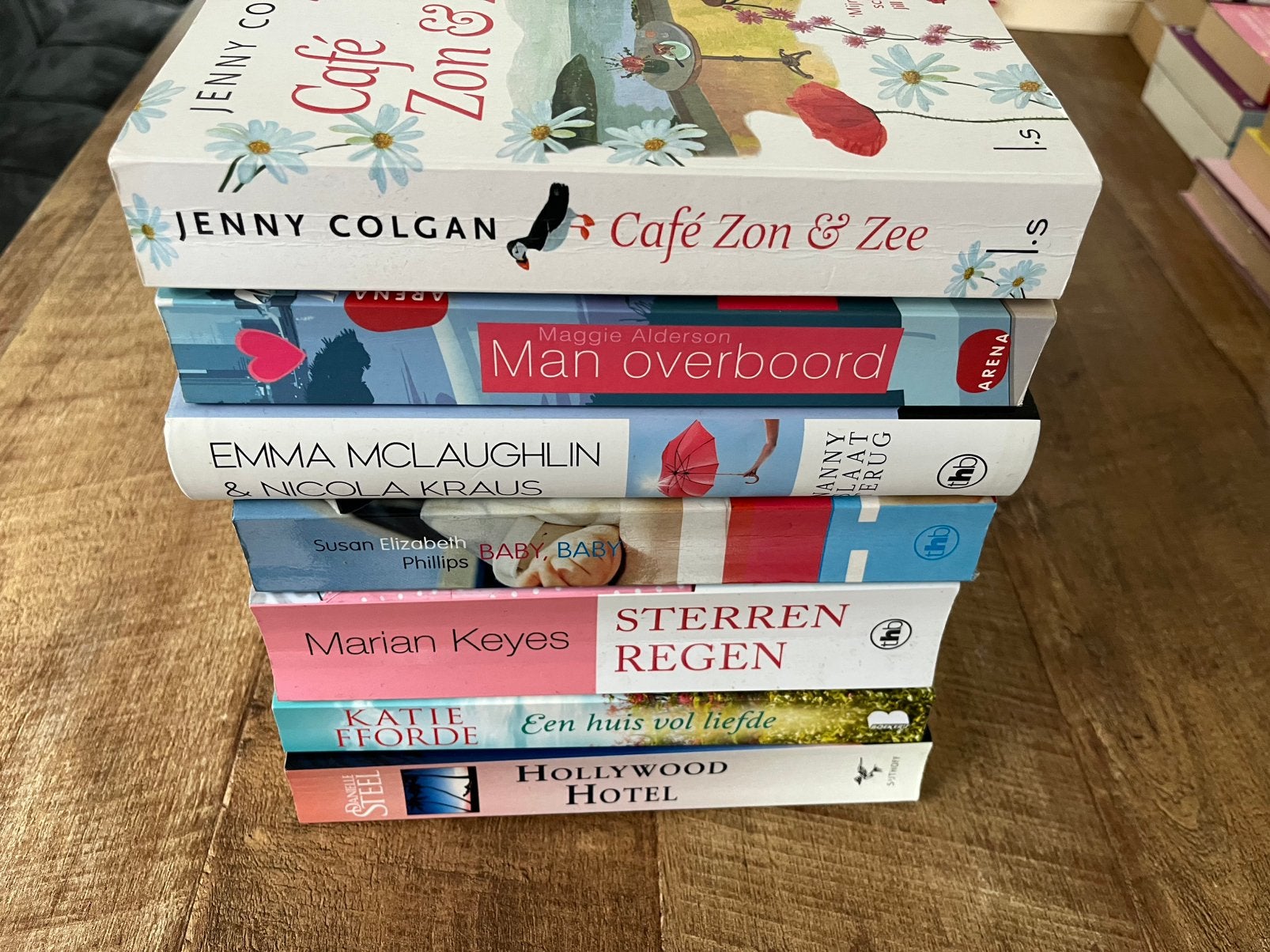 Stapel chicklits €2 per boek, Ophalen, Gelezen