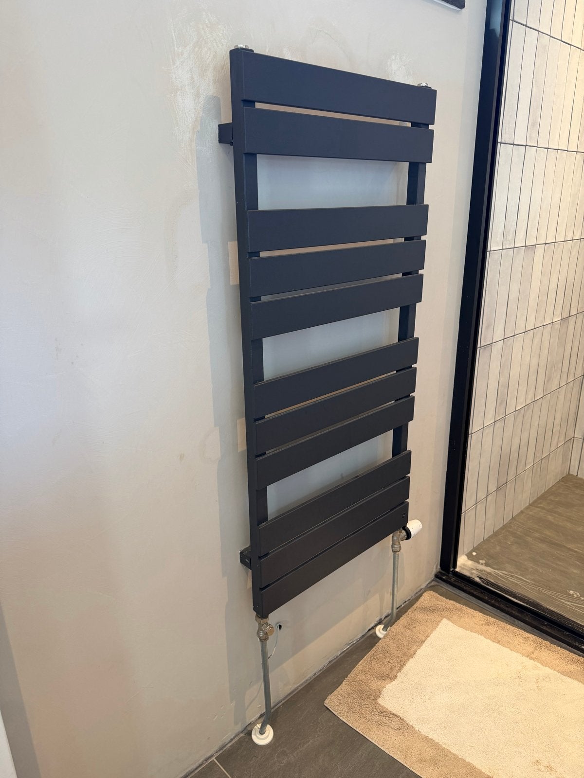 Plieger Genua designradiator horizontaal 1120x550mm 558W, Ophalen, Radiator, 60 tot 150 cm, 80 cm of meer