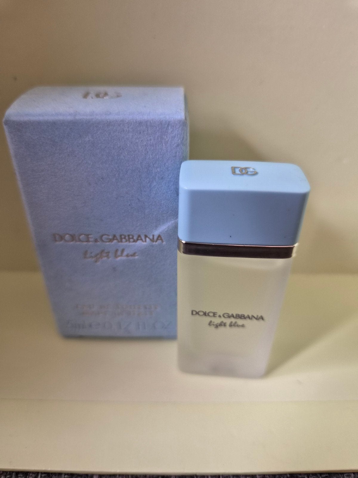 Dolce & Gabbana light blue eau de toilette miniatuur 5ml, Sieraden, Tassen en Uiterlijk, Uiterlijk | Gezichtsverzorging, Nieuw