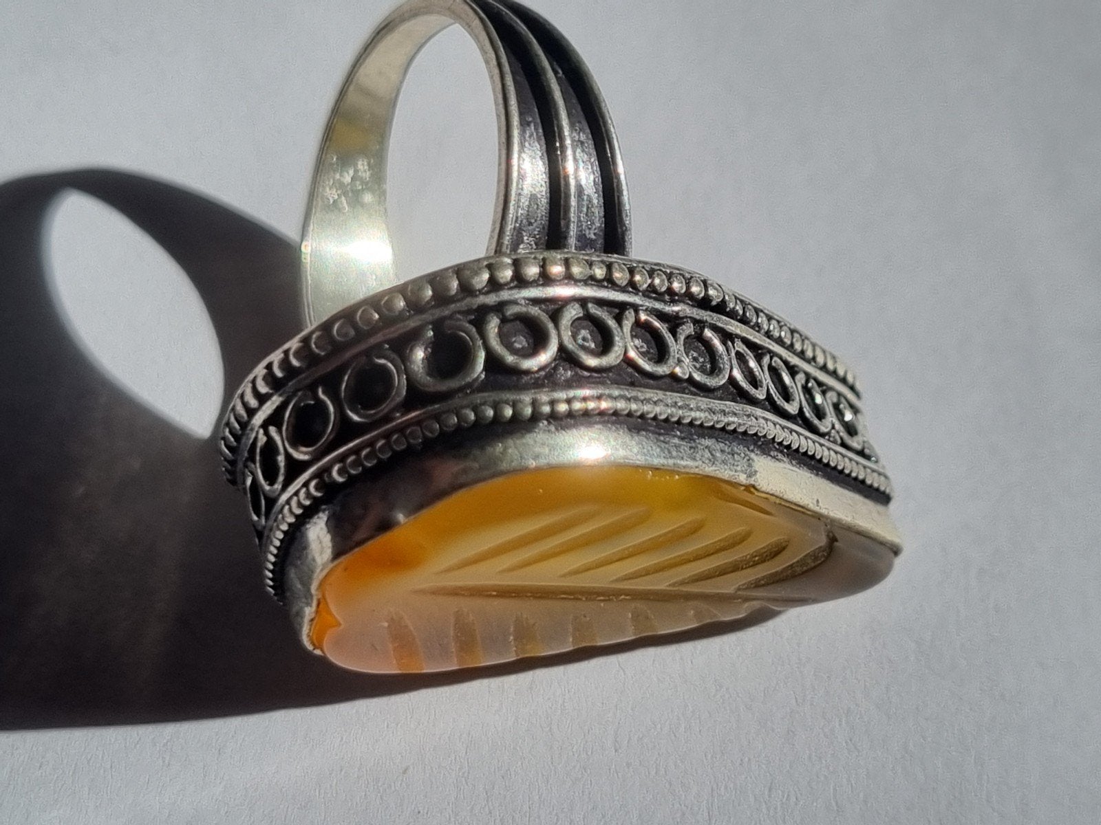 Zilveren ring 925 met Gele Agaat (Gegraveerd Bladmotief), Gebruikt, Ophalen of Verzenden, Kleiner dan 17, Dame of Heer