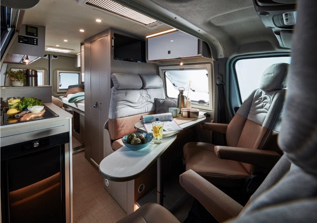 Bürstner Delfin Limited C 621 (SHOWMODEL), Tot en met 2, Bedrijf, Bürstner, Hordeur
