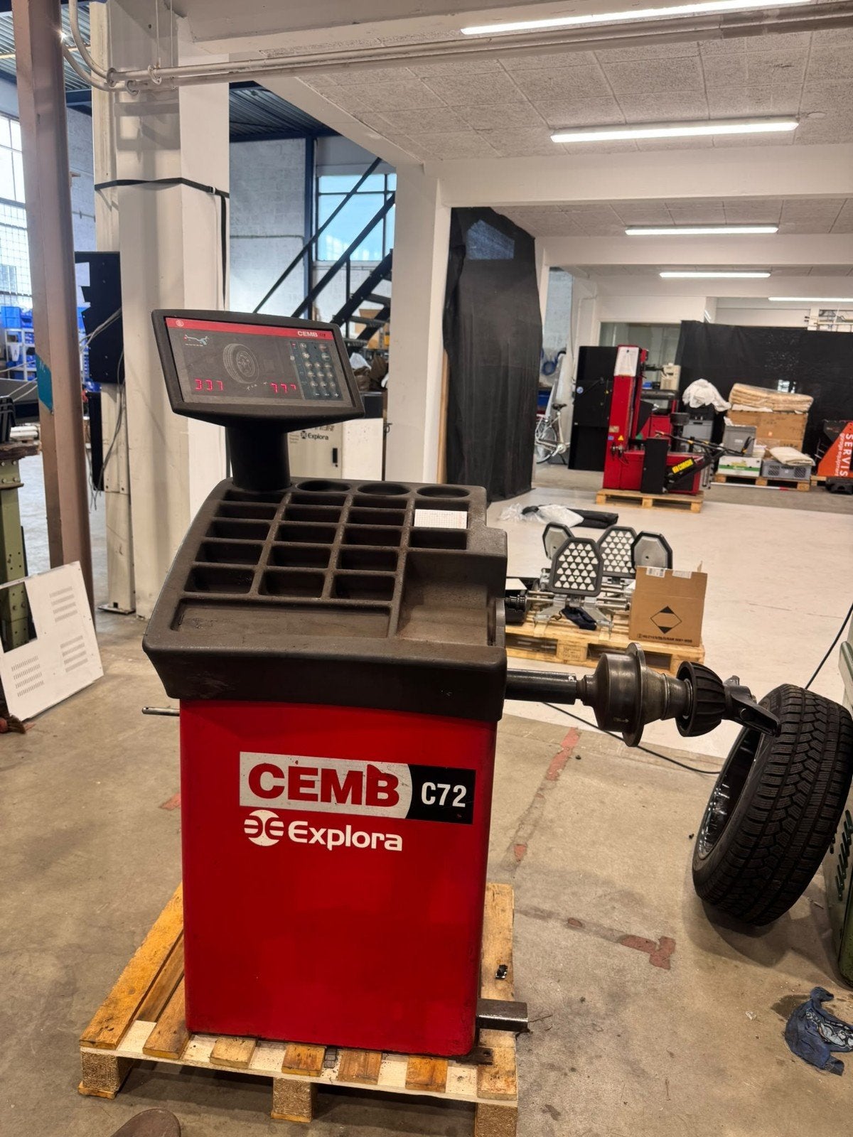 CEMB C72 Balanceermachine zonder beschermkap 230V, Ophalen of Verzenden, Gebruikt