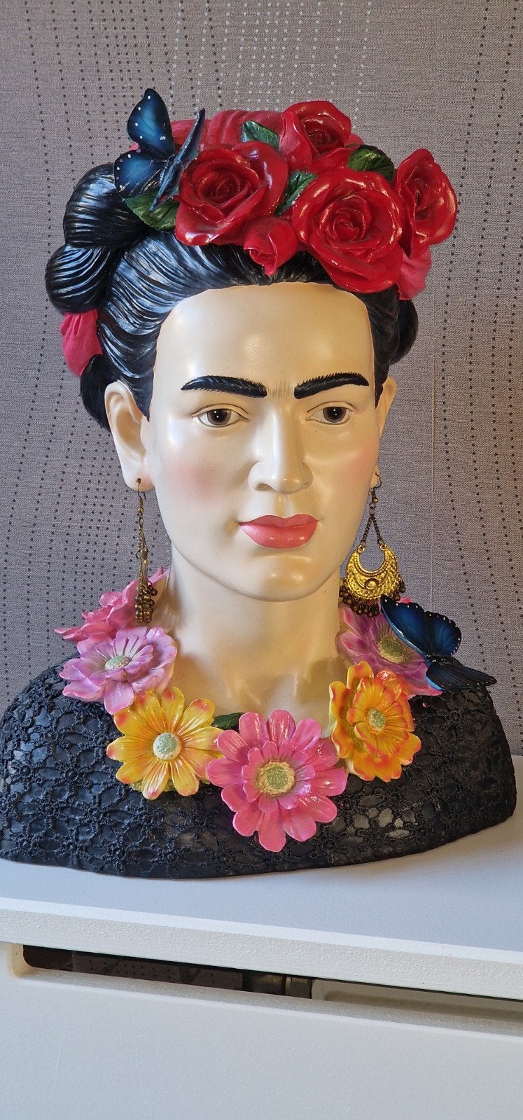 Frida Kahlo Buste met Bloemen en Vlinders, Ophalen of Verzenden, Zo goed als nieuw, Mens