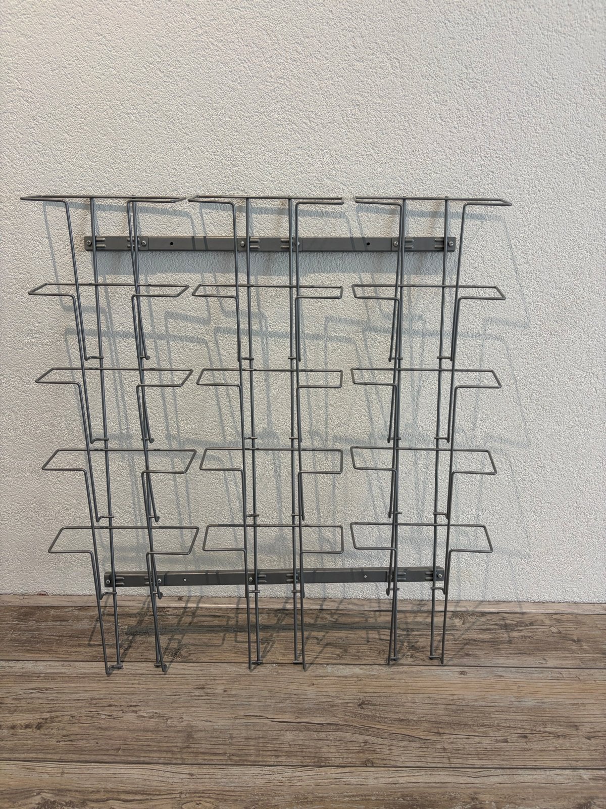 Draad folder houder wand - Modern en praktisch, Gebruikt, Metaal, Ophalen of Verzenden, Tijdschriftenrek