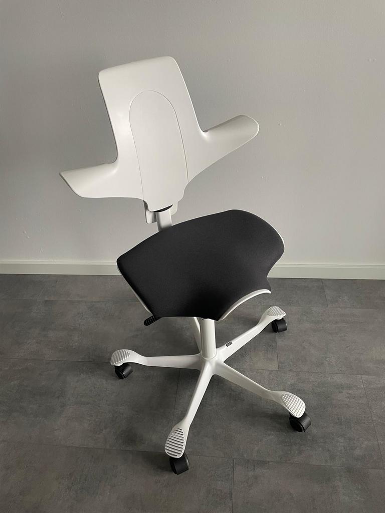 Design bueaustoel Hag Capisco Puls 8020 (nieuwprijs €640), Huis en Inrichting, Bureaustoelen, Ophalen of Verzenden, Zo goed als nieuw