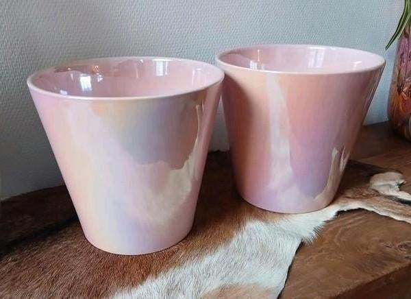 2 bloempotten 22x24ø  roze regenboog - potten steen bloempot, Ophalen, Zo goed als nieuw