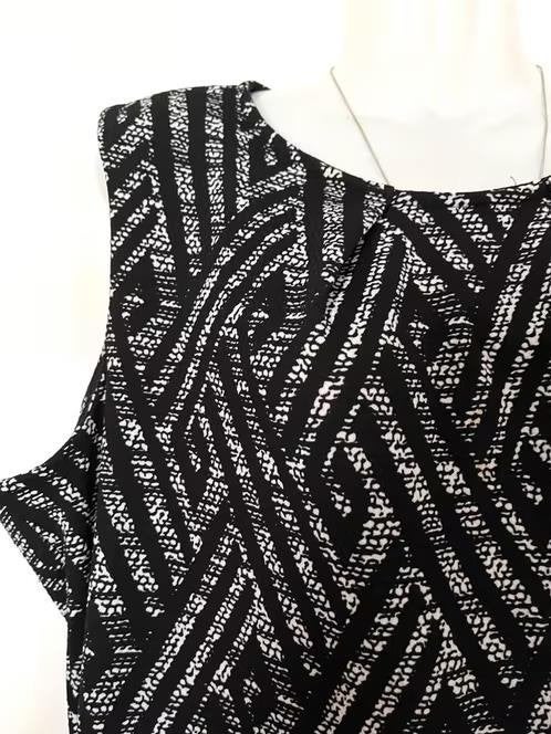 Paprika zwart/witte jurk maat 46/48[v], Zwart, Maat 46/48 (XL) of groter, Ophalen of Verzenden, Zo goed als nieuw