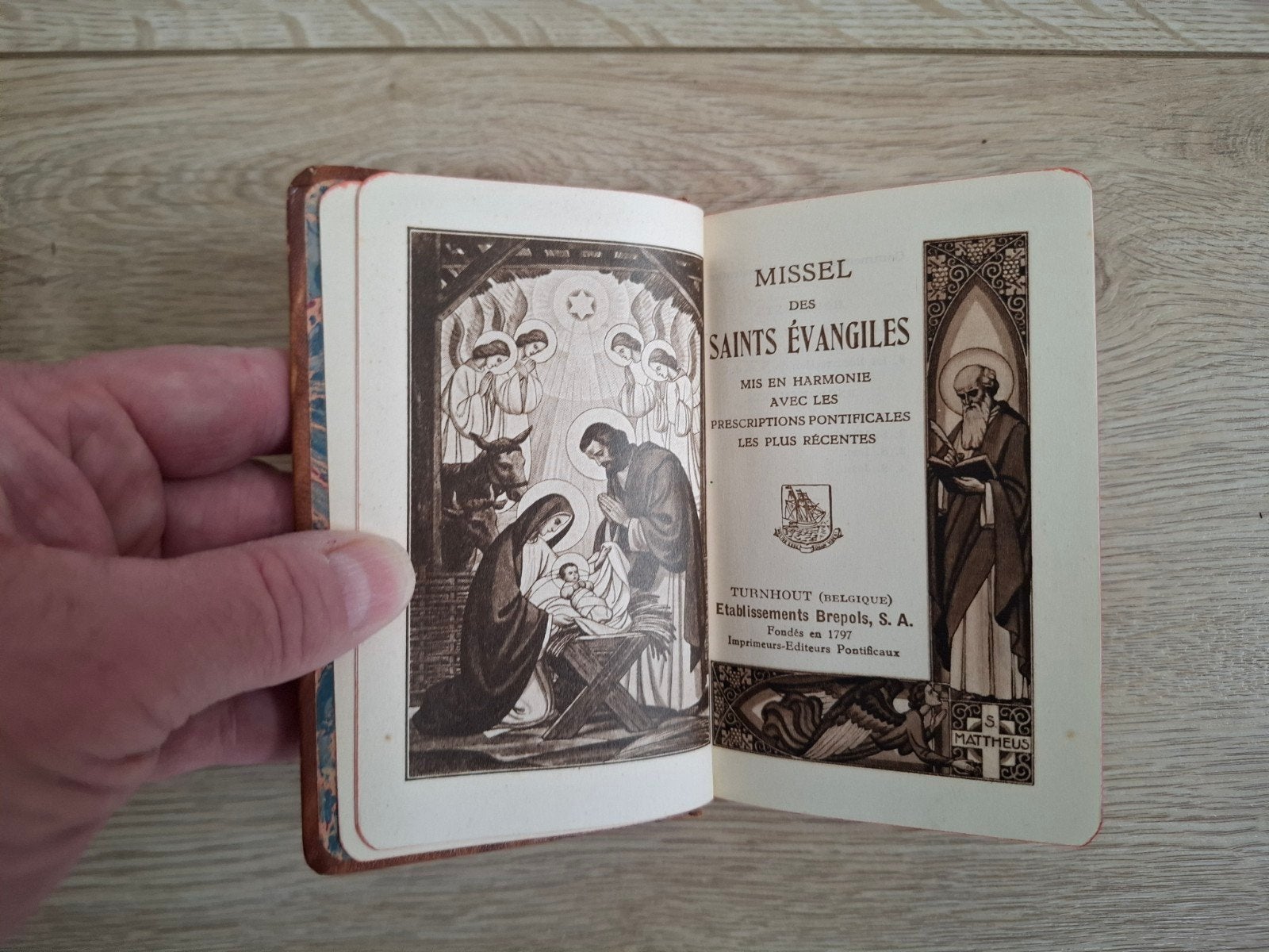 Oud, lederen missaal met de naam "Lourdes" erop gedrukt, Ophalen of Verzenden