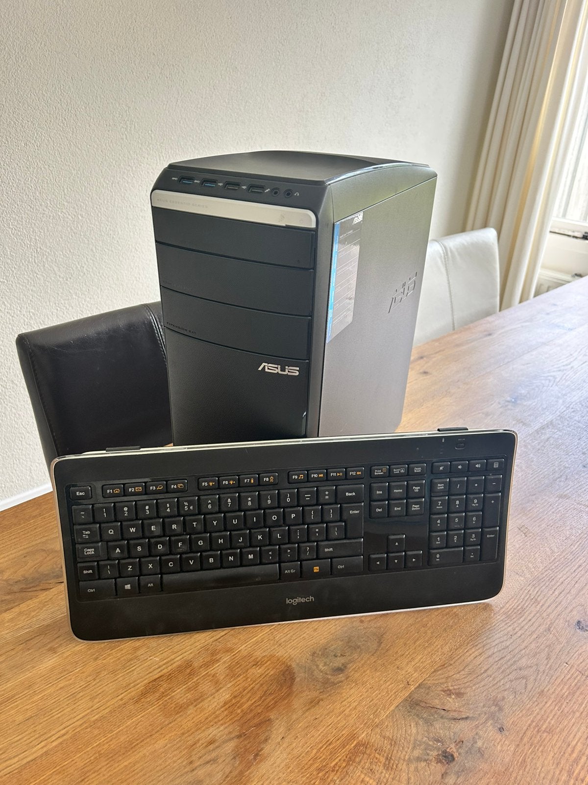Te koop: Asus desktop PC + Logitech draadloos toetsenbord, Ophalen, Gebruikt, HDD, 2 tot 3 Ghz