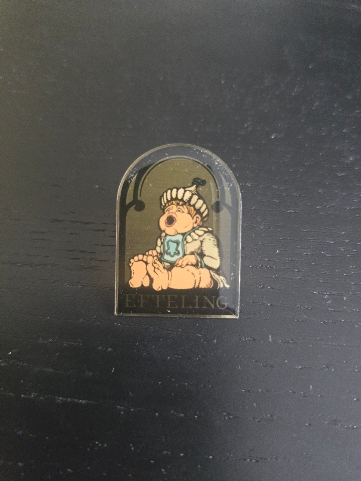 Efteling Smidje pin baby Gijs, Verzamelen, Efteling, Ophalen of Verzenden, Zo goed als nieuw, Button of Speldje