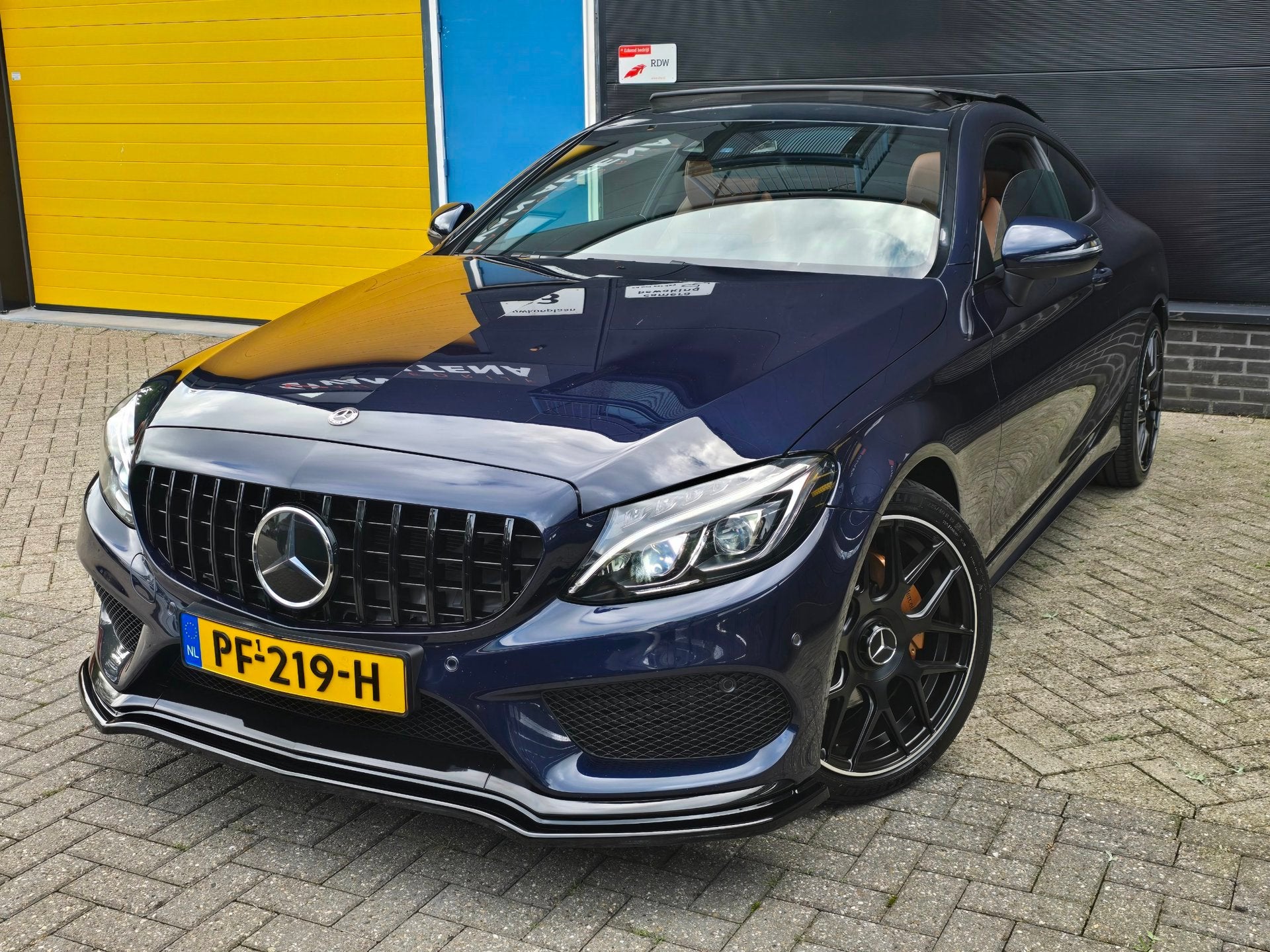 Foto 4 van Mercedes-Benz C-klasse Coupé 200 AMG 63 Look / Aut / Cognac