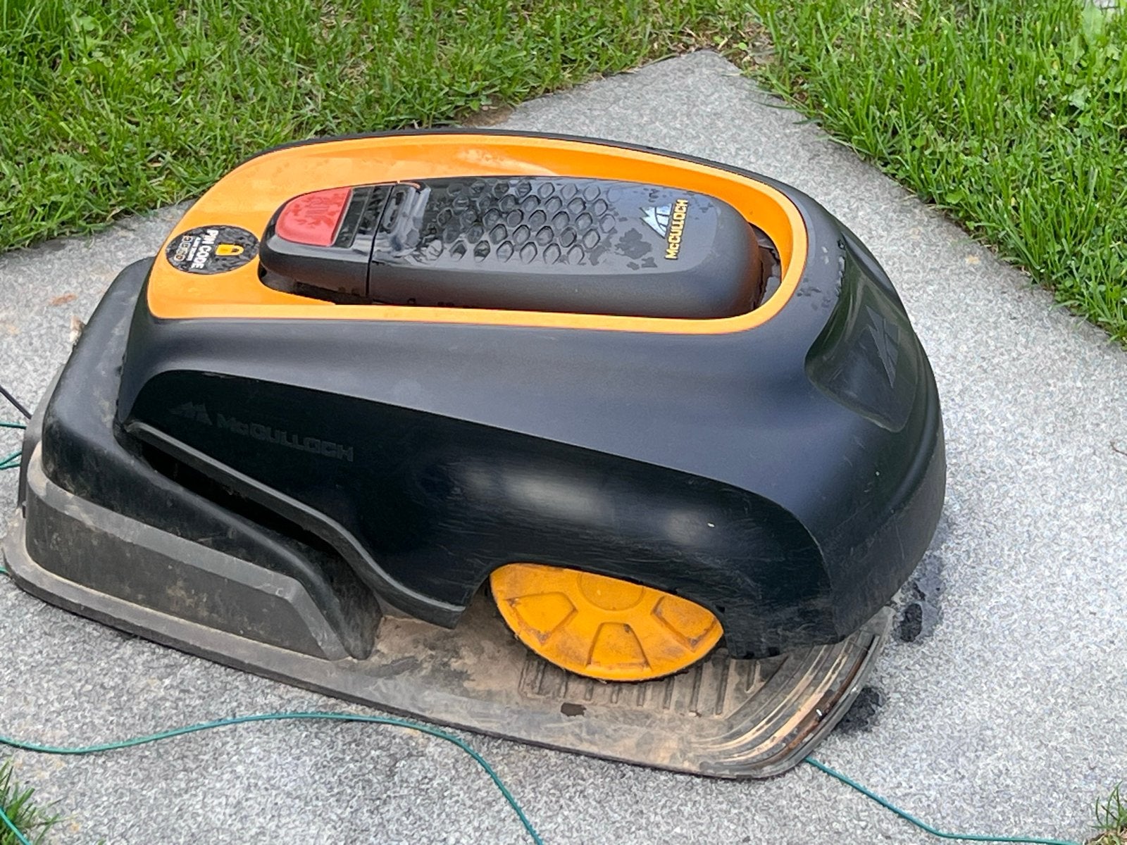 McCulloch P600 / Husqvarna robotmaaier - Defect, Ophalen, Gebruikt, Accu-grasmaaier