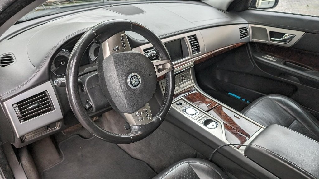 Foto 8 van Jaguar XF 3.0 D Premium Luxury 300PK 2e Eigenaar