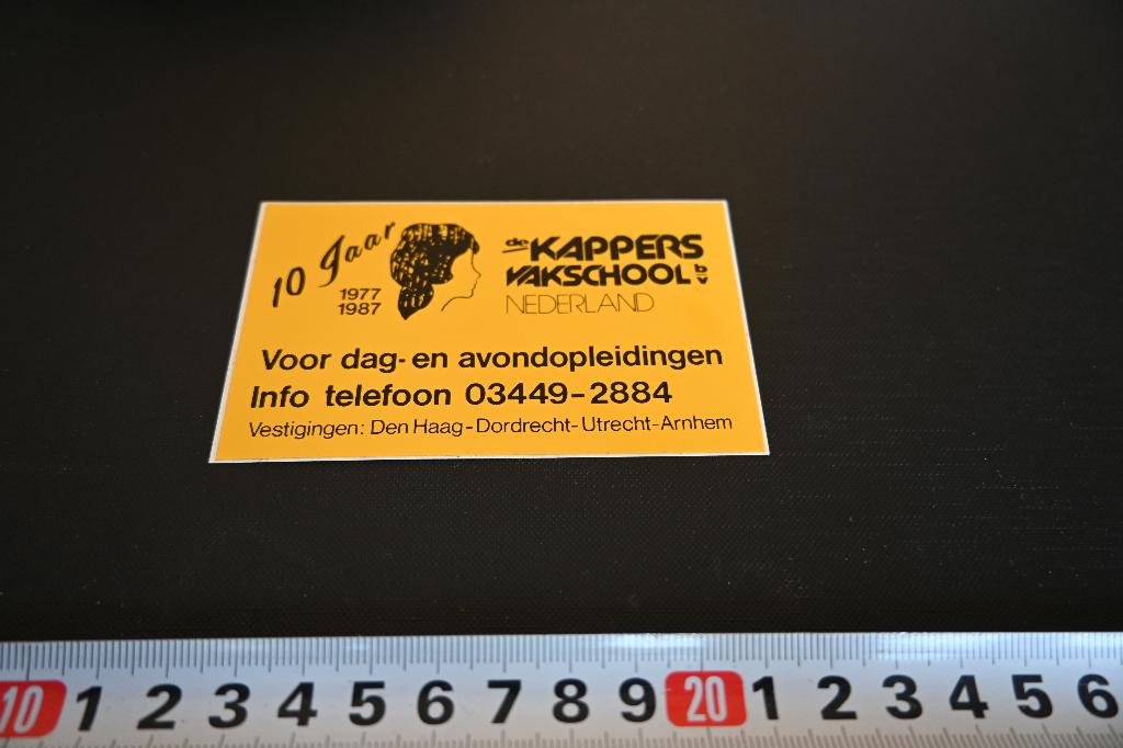 sticker 10 jaar de kappers vakschool 1977-1987 *, Ophalen, Zo goed als nieuw