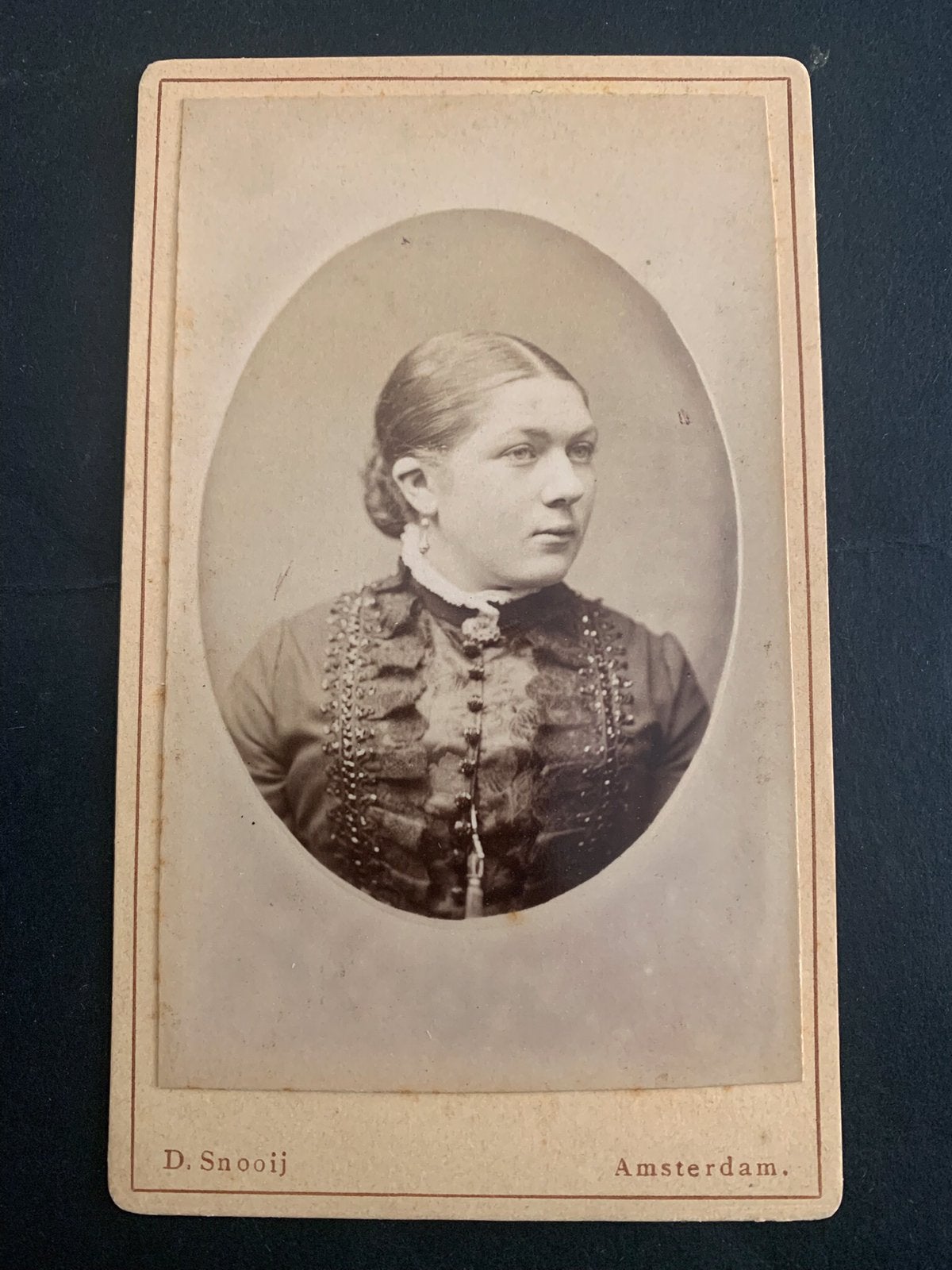 cdv carte de visite dame Amsterdam D Snooij Rozengracht 11, Verzenden, Voor 1940, Zo goed als nieuw, Foto
