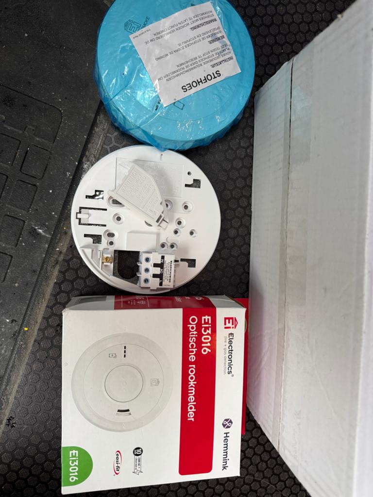 Ei Electronics E13016 Optische Rookmelder 230V & Batterij, Ophalen of Verzenden, Zo goed als nieuw, Detector, Sensor of Melder