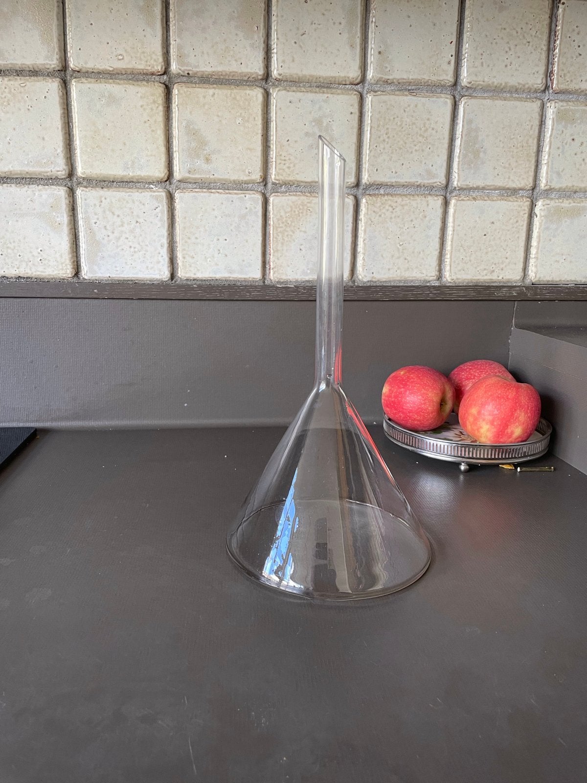 Grote glazen laboratorium trechter, 28 cm hoog, Ophalen