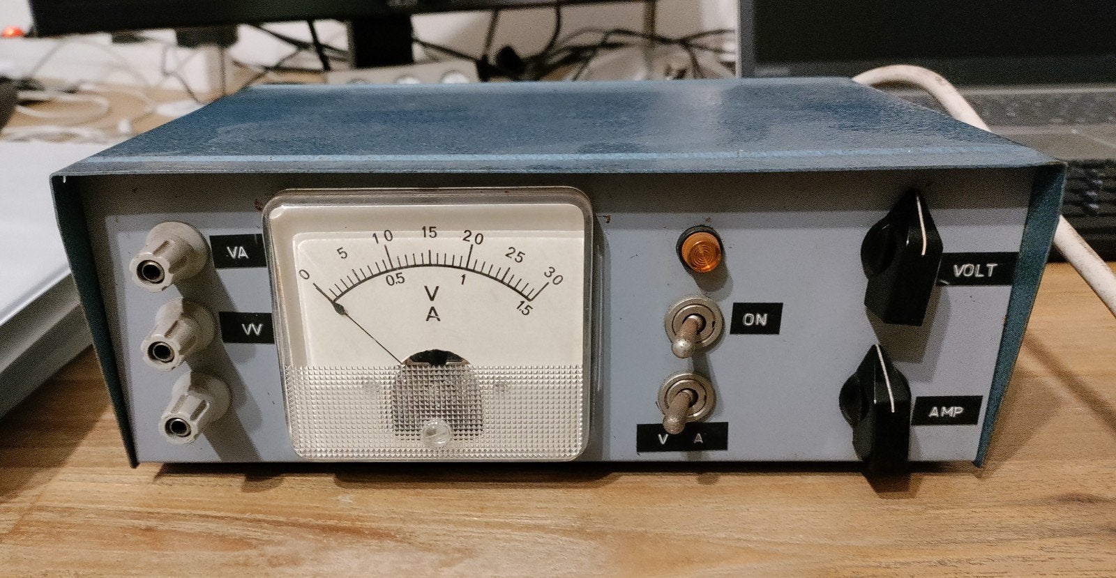 Gestabiliseerde regelbare voeding 30V 1,5A, Ophalen of Verzenden, Gebruikt, Elektriciteit
