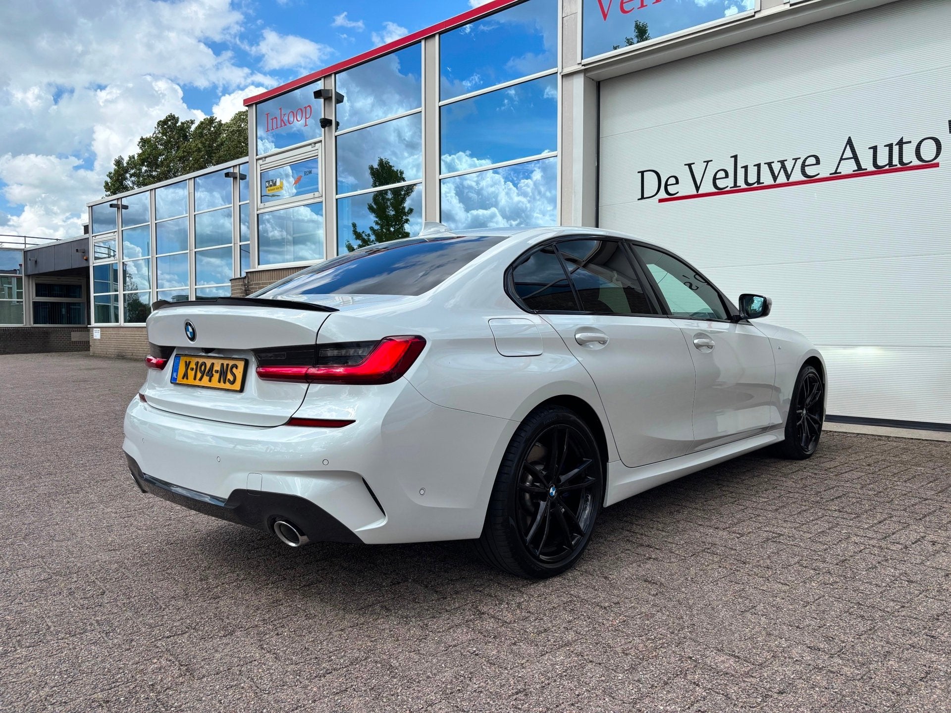 BMW 3-serie 330e High Executive M-sport|PANO|HUD|LED|ACC, Auto's, BMW, Achterwielaandrijving, Gebruikt, Wit, Plug-in hybride
