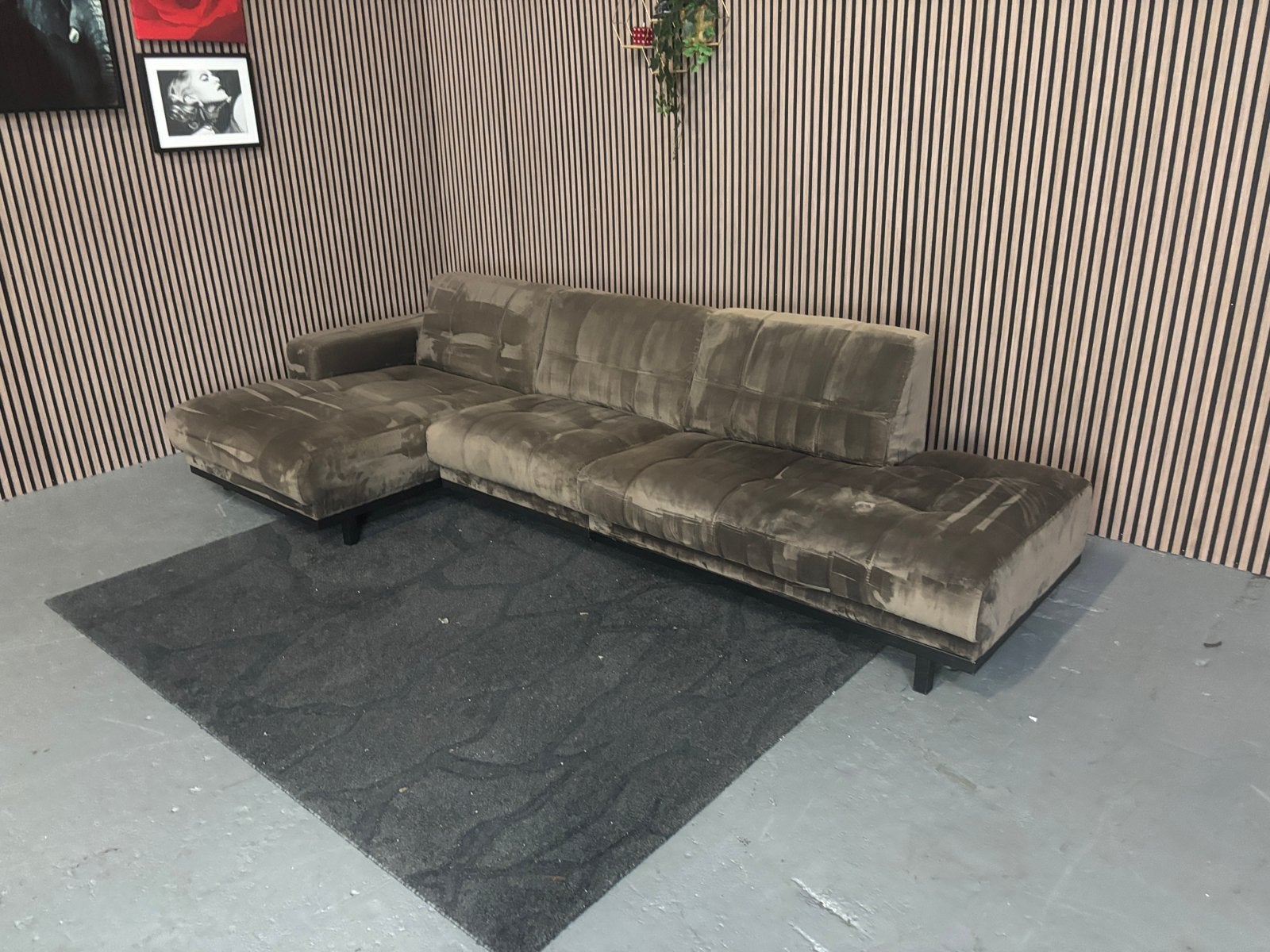 GRATIS LEVERING Velvet Loungebank Bruin 325x140 GEREINIGD, 125 tot 150 cm, Hoekbank, 300 cm of meer, Ophalen of Verzenden