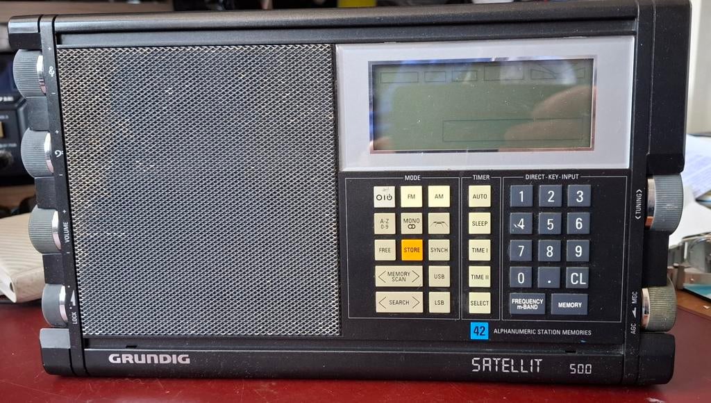 Grundig Satellit 500 met lader, Ophalen of Verzenden, Gebruikt, Wereldontvanger